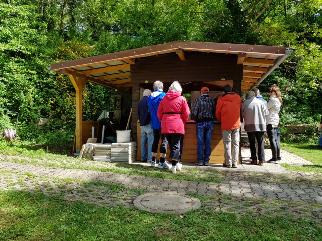 Maifest: Andrang an der Grillhütte